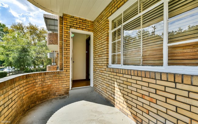 Foto del edificio - 5837 Darlington Rd