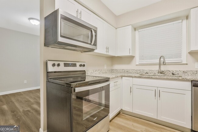 Building Photo - 415 Plainville Dr SW