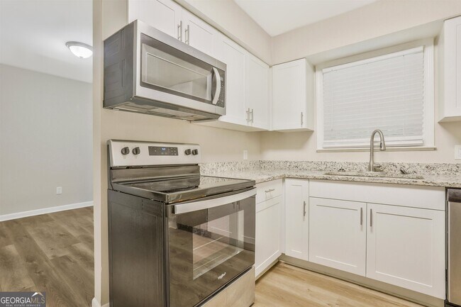 Foto del edificio - 415 Plainville Dr SW