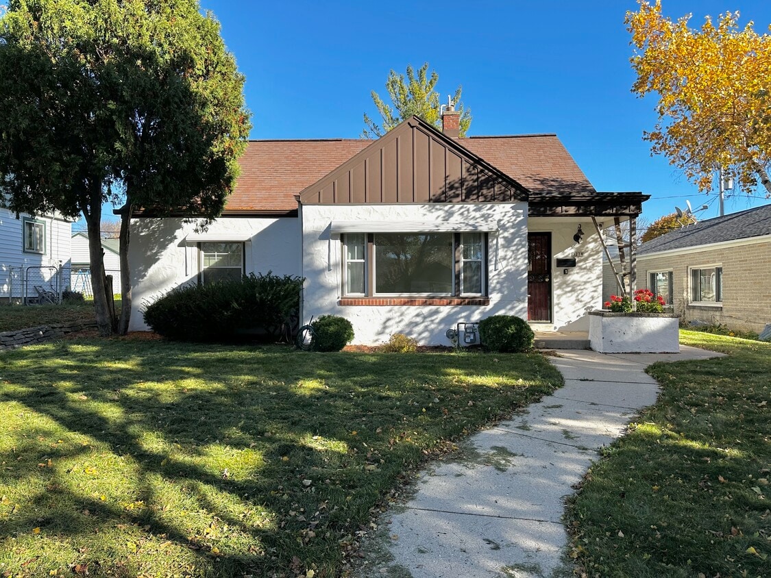 Primary Photo - 3278 N 82nd St