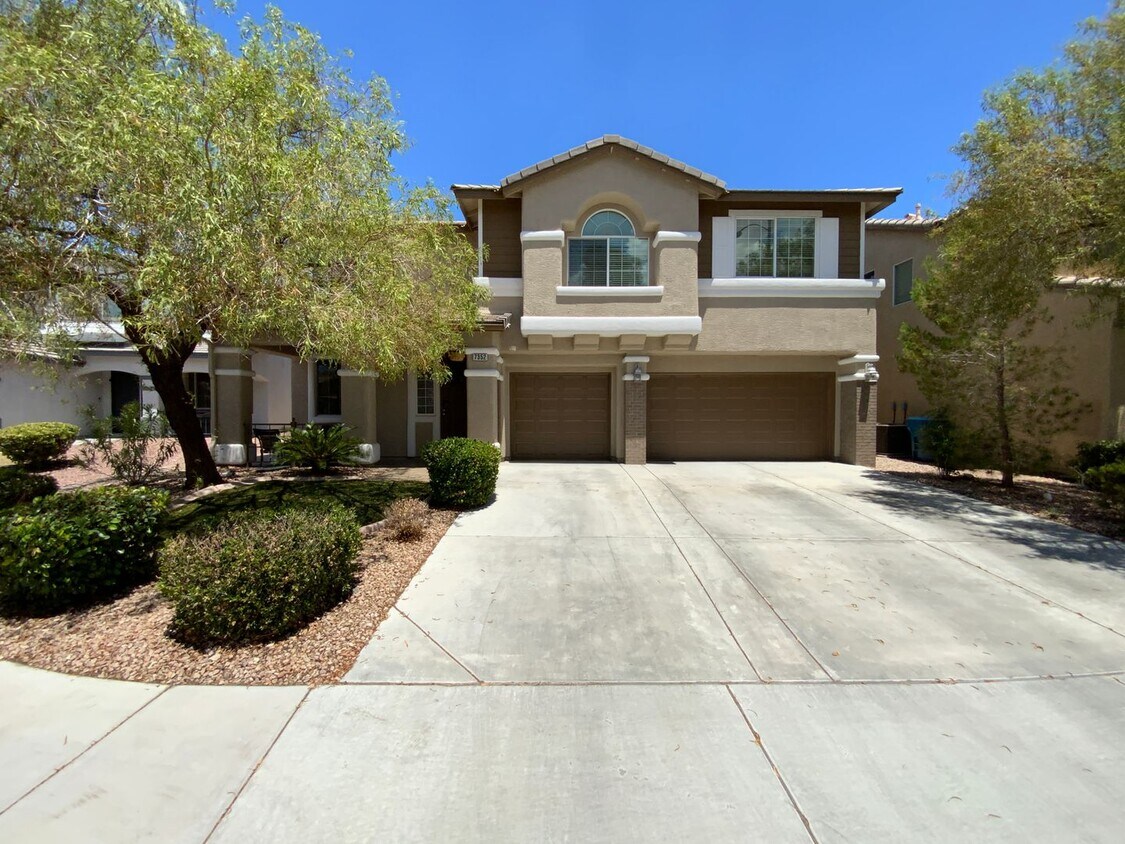 Primary Photo - Gorgeous Home in Northwest Valley with 3 c...