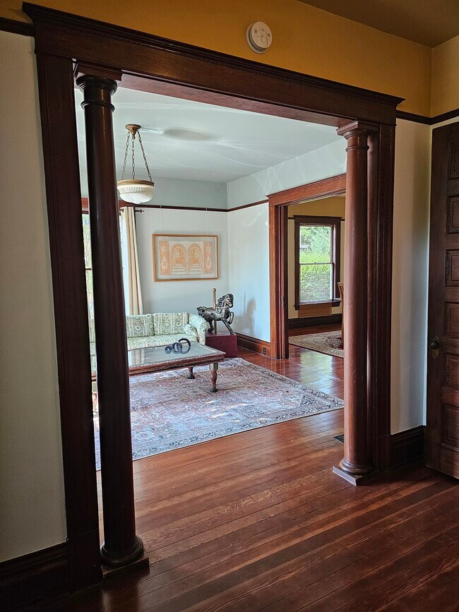 Foto del edificio - 307 NE Graham St