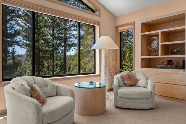 Foto del edificio - Large sunny Townhome