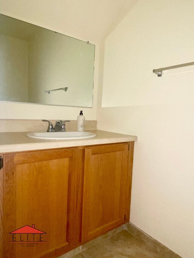 Foto del edificio - 649 Ridgecrest