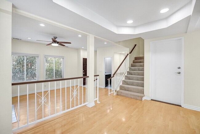 Building Photo - 315 California St #E