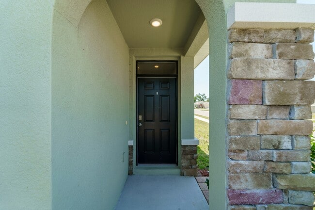 Building Photo - 5721 Cape Primrose Dr
