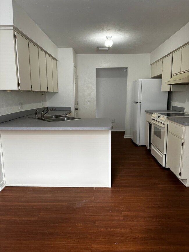 Foto del edificio - 3 Bed/ 2 Bath Home in Serenola Manor
