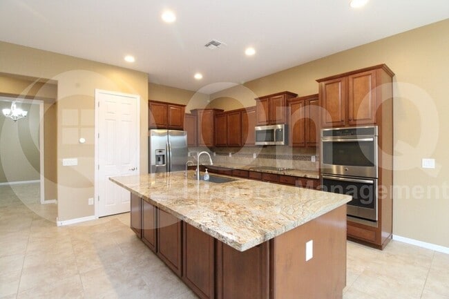 Building Photo - 8039 W Molly Dr