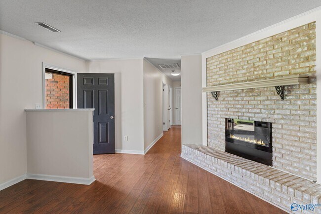 Building Photo - 1011 Sandy Springs Rd NW