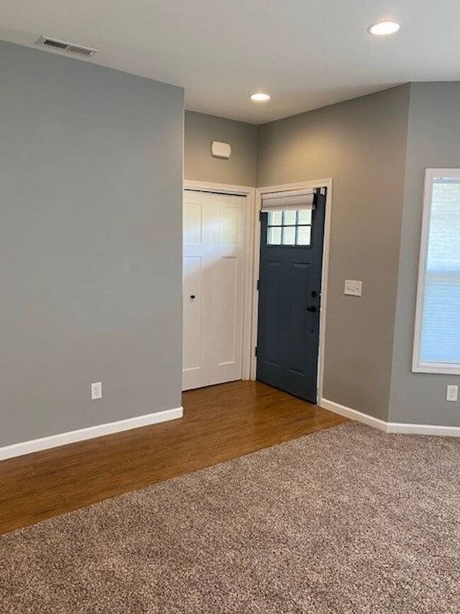 Building Photo - !!Ready for Move in!!  PLUS $250 off FIRST...