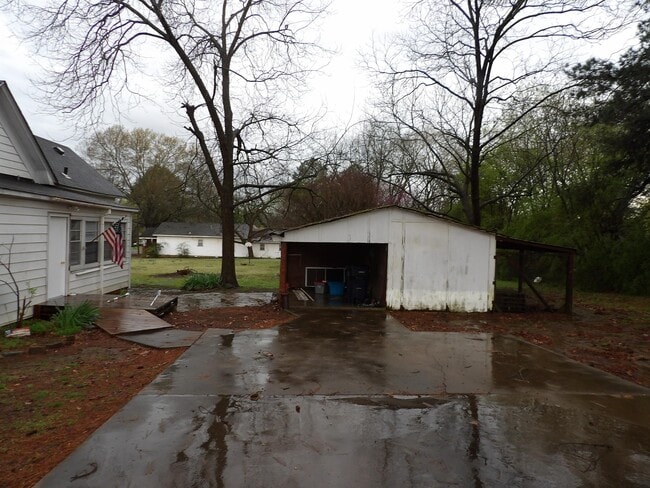 Building Photo - 505 Ave 2 NE