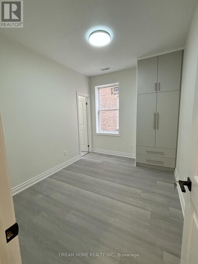 Photo du bâtiment - 643 Bathurst St