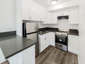 Building Photo - 545 W 14th St