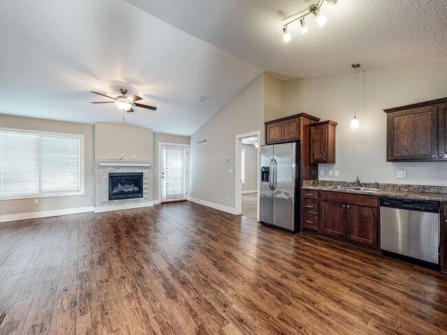 Foto del edificio - 411 Sunflower Dr