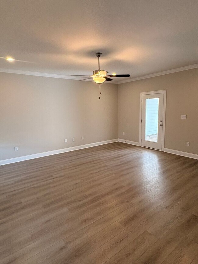 Building Photo - 108 Alva Ct