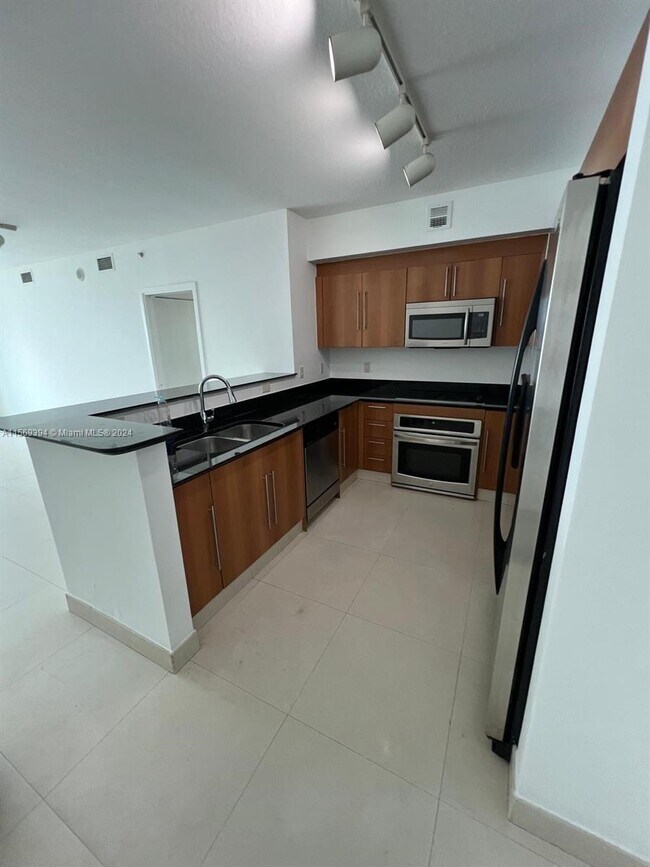 Foto del edificio - 325 S Biscayne Blvd