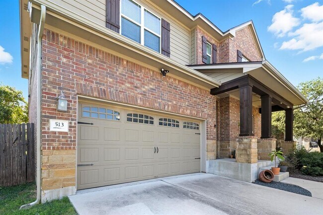Building Photo - 513 Cerezo Dr