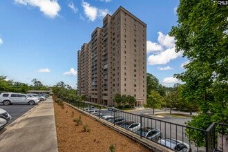 Building Photo - 1825 St Julian Pl