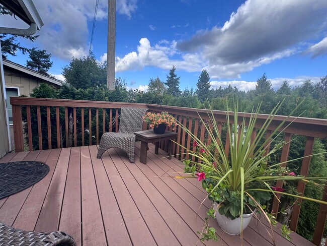 Front Entry Deck - 16670 S Carus Rd