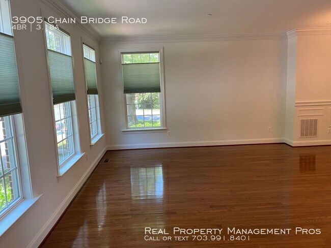Building Photo - 3905 Chain Bridge Rd