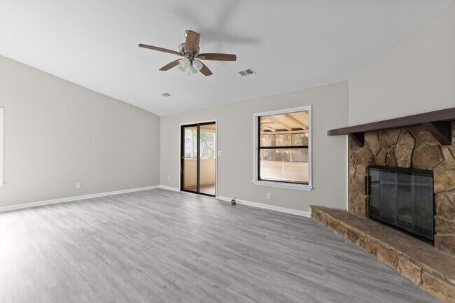 Foto del edificio - 1042 Mainstreet Lake Dr