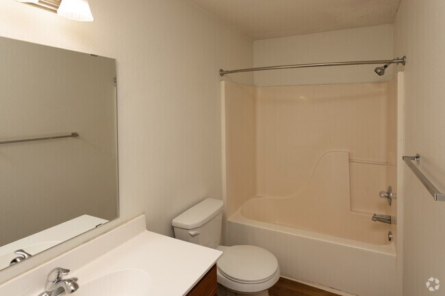 2HAB, 1BA - 918SF - Cedar Ridge