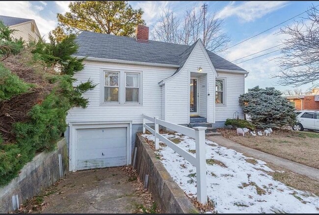 Building Photo - 1100 Emerson Ct