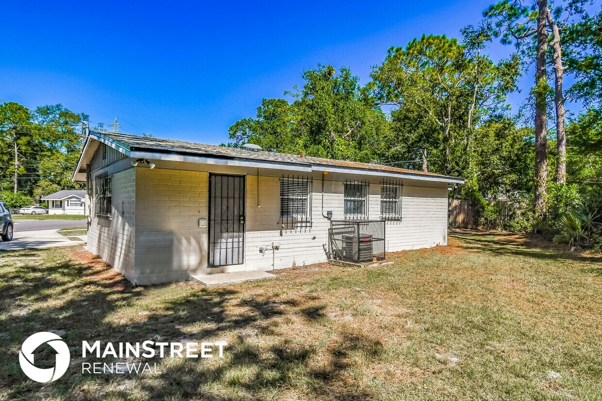Primary Photo - 4602 Roanoke Blvd