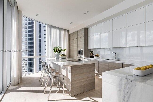 Foto del edificio - 16001 Collins Ave