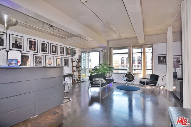 Building Photo - 849 S Broadway
