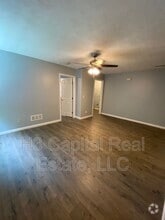 Building Photo - 452 Meadow Dr