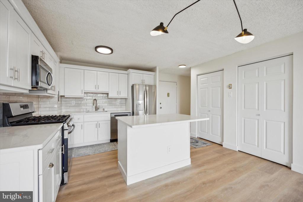 Foto principal - 1030 E Lancaster Ave