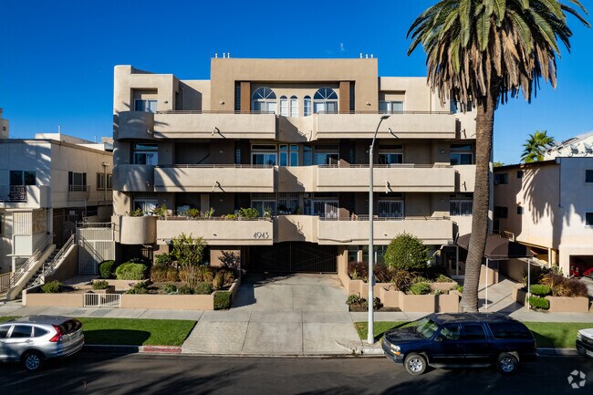Foto del edificio - 4943 Rosewood Ave