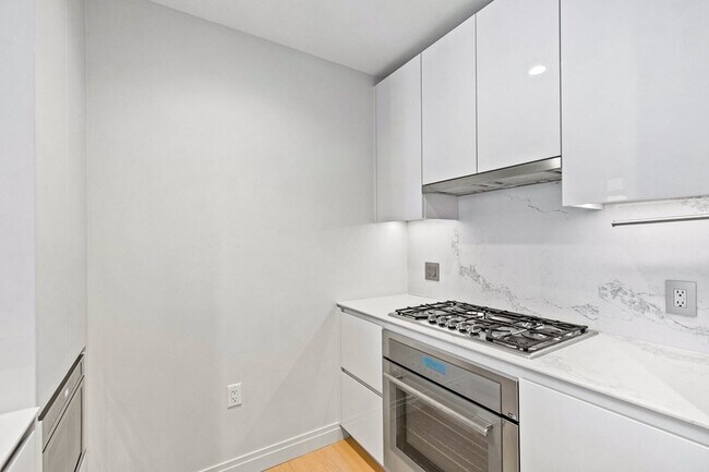 Building Photo - 135 Seaport Blvd