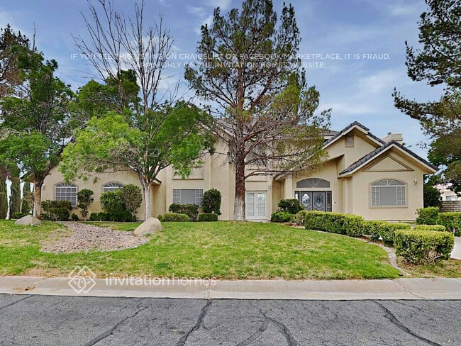 Building Photo - 8460 Del Vista Ct