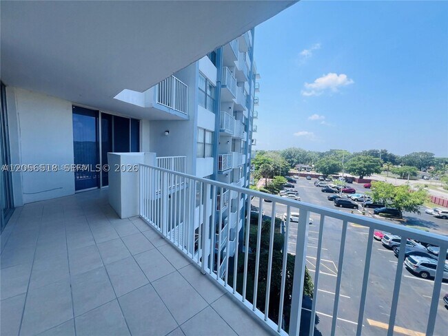 Foto del edificio - 1200 NE Miami Gardens Dr