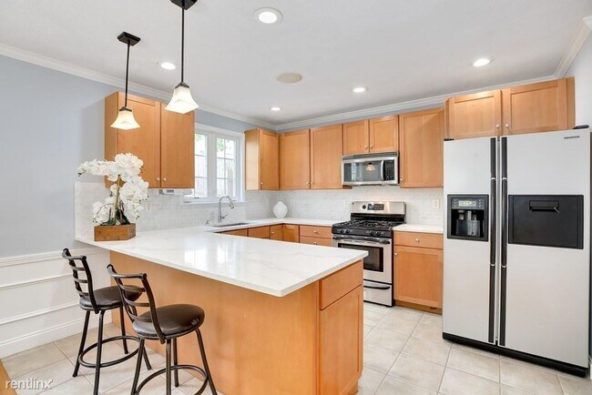 Building Photo - 4 br, 3.5 bath House - 3 Constance Rd
