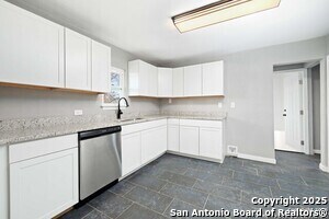 Building Photo - 109 Blue Bonnet St