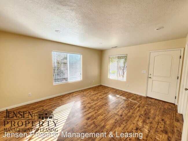 Foto del edificio - 3 br, 2 bath House - 498 North 2000 East