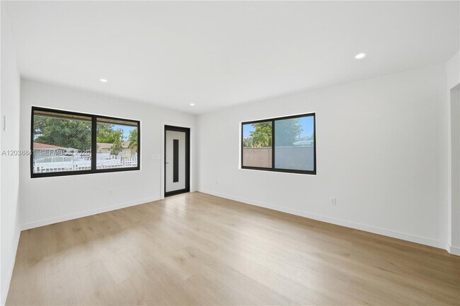 Foto del edificio - 1861 NW 27th St