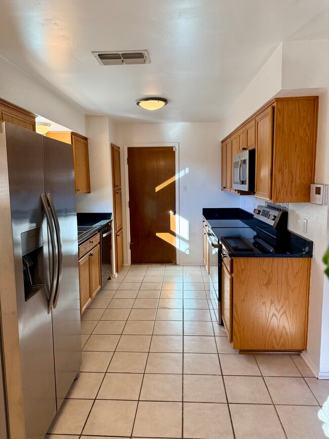 Building Photo - 5904 Oak Hill Rd