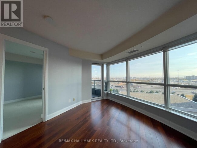 Building Photo - 135 Village Green Square