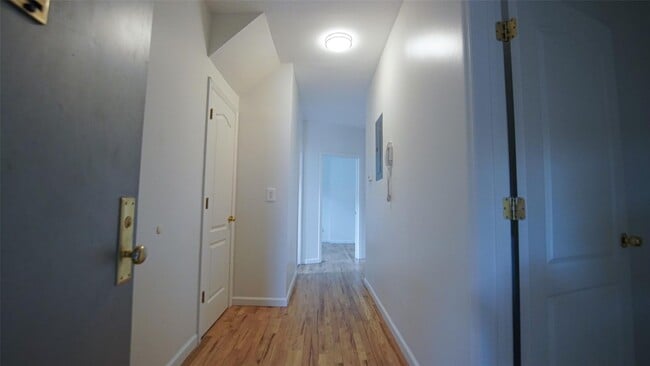 Building Photo - 174 Beechwood Ave