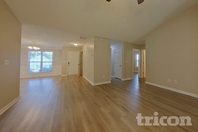 Building Photo - 20 E Lawn Dr