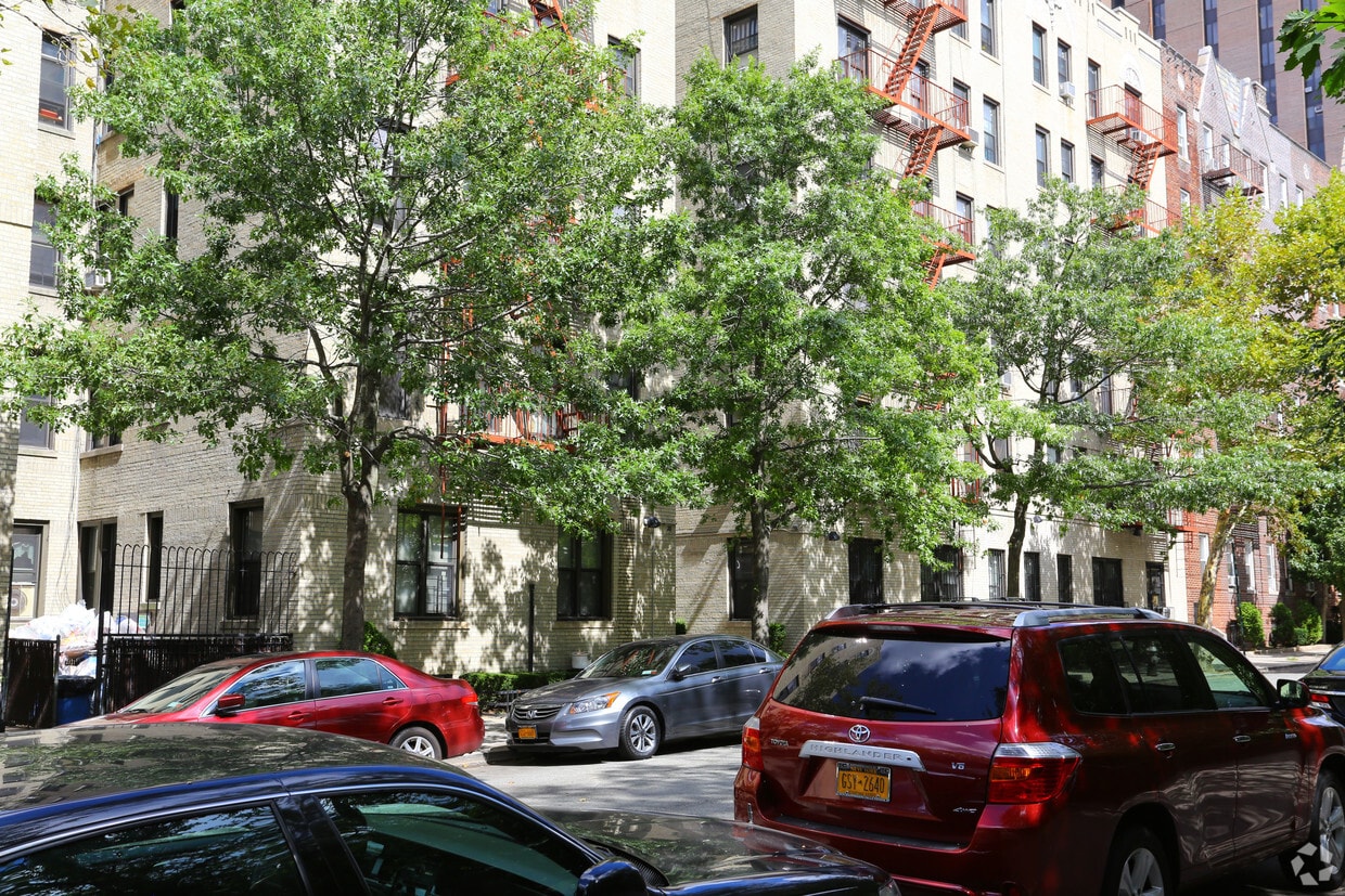 Foto del edificio - 20 LAUREL HILL TER