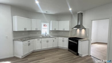 Building Photo - 16 Arch St