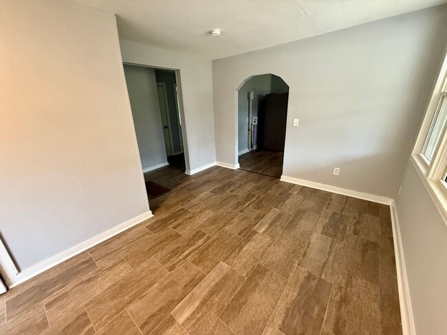Building Photo - Brick Home with Fenced Yard!
