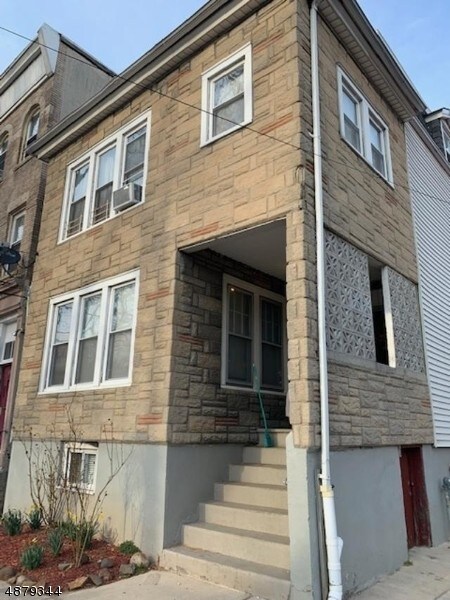Primary Photo - 109 Columbus Pl