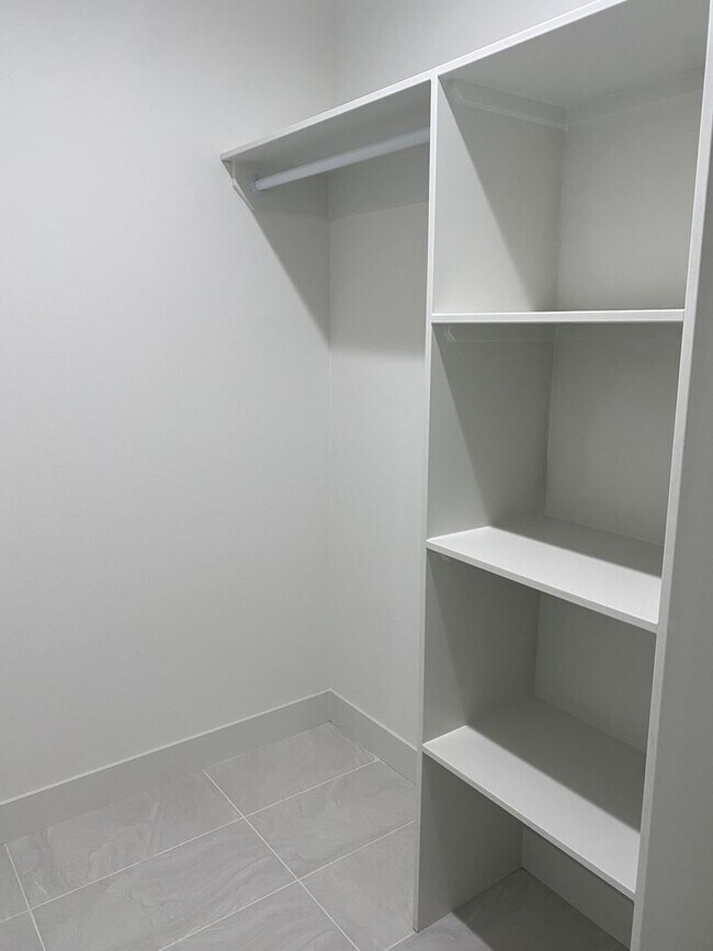 Foto del edificio - Beautiful New Construction Condos in Moses...