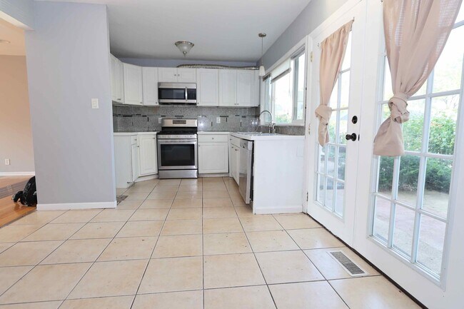 Building Photo - 427 MALLVIEW Ln